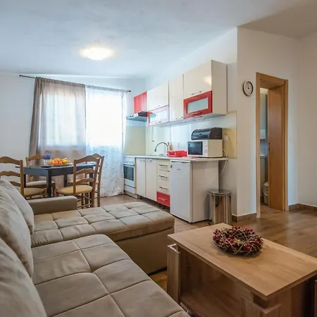 1 Bedroom Beautiful In * Ždrelac