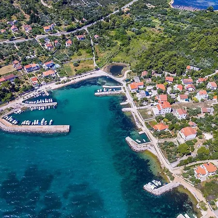 1 Bedroom Beautiful In Ždrelac