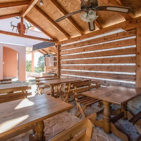 1 Bedroom Beautiful In Ždrelac