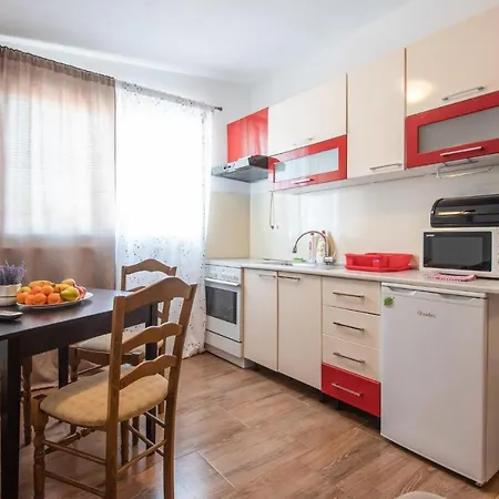 1 Bedroom Beautiful In * Ždrelac