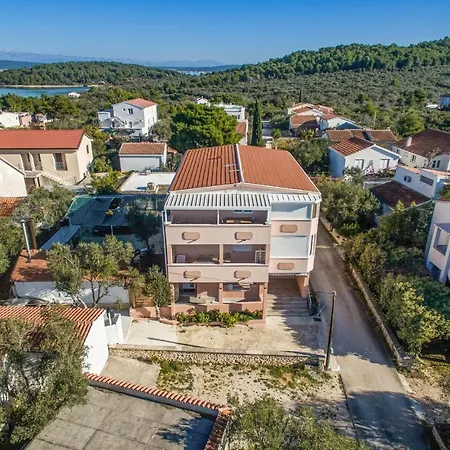 Apartamento 1 Bedroom Beautiful In Ždrelac