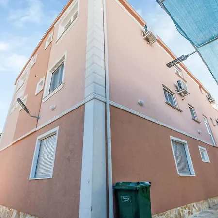 1 Bedroom Beautiful In Apartamento *