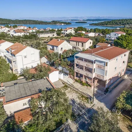 1 Bedroom Beautiful In Apartamento